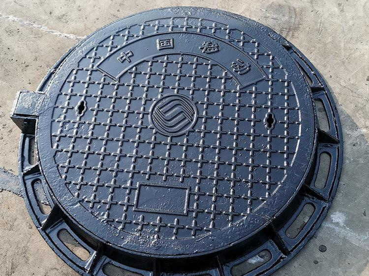 What are the anti-theft properties of cast iron manhole covers reflected in