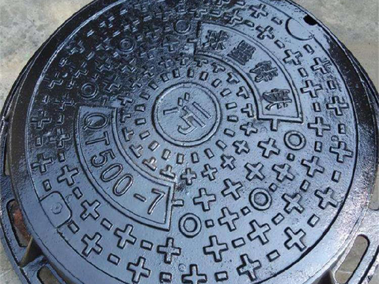 What are the types of cast iron for cast iron manhole covers